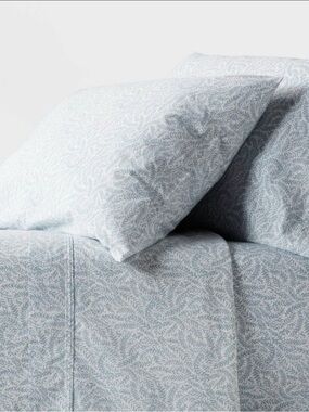 NEW! Threshold Organic Cotton Percale Pale Blue Leaf-Print Sheet Set